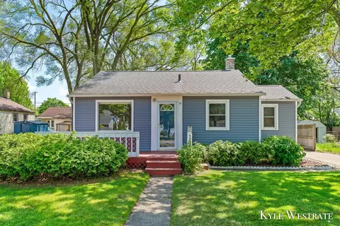 1230 Waverly Ave, Grand Haven, MI 49417