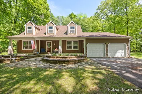 7531 Satterlee Rd, Greenville, MI 48838
