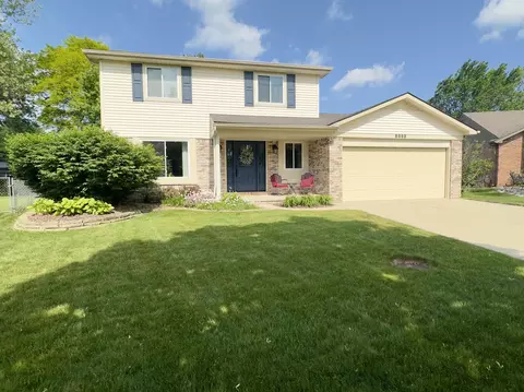 8869 Knolson Ave, Livonia, MI 48150