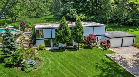 4231 Shetland Dr, Ann Arbor, MI 48105