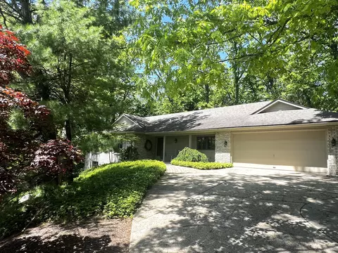 7389 Cascade Woods Dr SE, Grand Rapids, MI 49546