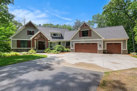 7440 Sunfish Woods Ct, Rockford, MI 49341