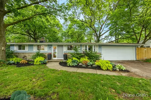 951 Kendalwood St NE, Grand Rapids, MI 49505