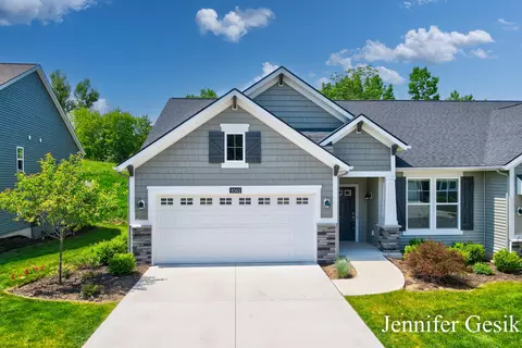 8363 Autumn Acres Dr NE, Rockford, MI 49341