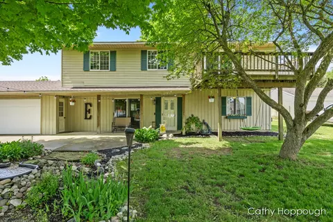 271 Rasmussen Dr, Trufant, MI 49347