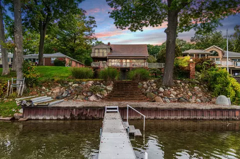 4409 Forest Ave, Waterford, MI 48328