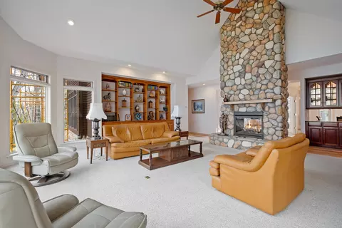 Living - 4235 N Ridge Rd, Mears, MI 49436 photo 2 of 8