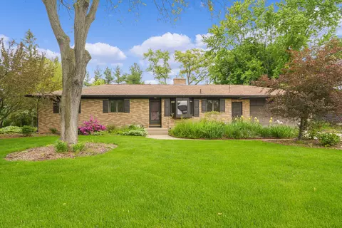 1857 Bluehill Dr NE, Grand Rapids, MI 49525