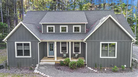 14 Orchard Ln, Buchanan, MI 49107