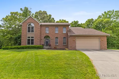 2935 Crownknoll Ct NE, Grand Rapids, MI 49525
