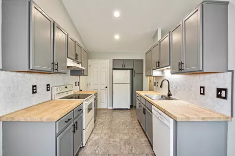 178 Commons Cir, Saline, MI 48176 photo 10