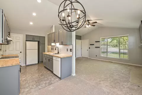178 Commons Cir, Saline, MI 48176 photo 9