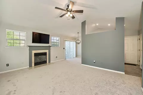 178 Commons Cir, Saline, MI 48176 photo 3