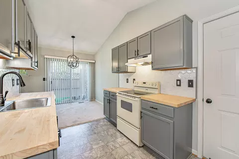 178 Commons Cir, Saline, MI 48176 photo 12