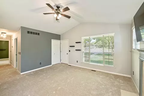 178 Commons Cir, Saline, MI 48176 photo 4