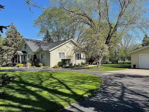221 Florence Dr, Troy, MI 48098