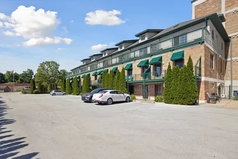 1117 Broad St #T-6, St. Joseph, MI 49085