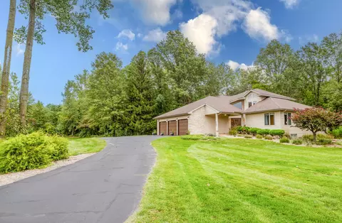 2681 Linco Rd, Stevensville, MI 49127