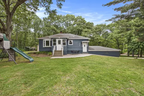 1712 Waldorf St NW, Grand Rapids, MI 49544