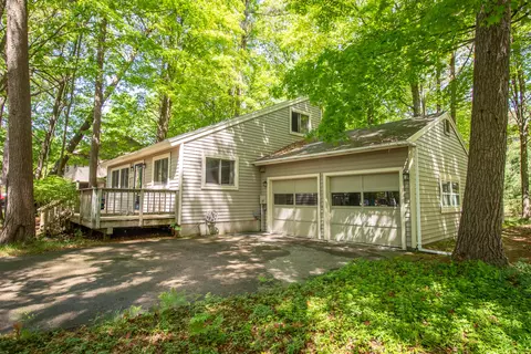 230 E Hanover St, Pentwater, MI 49449