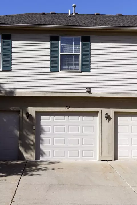 103 Commons Cir, Saline, MI 48176 photo 22