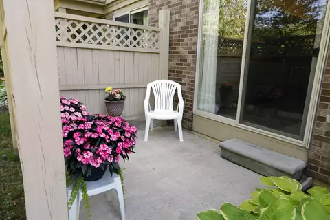 103 Commons Cir, Saline, MI 48176 photo 4