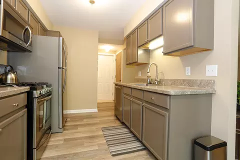 103 Commons Cir, Saline, MI 48176 photo 11
