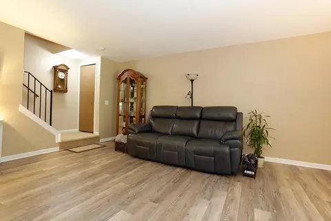 103 Commons Cir, Saline, MI 48176 photo 8