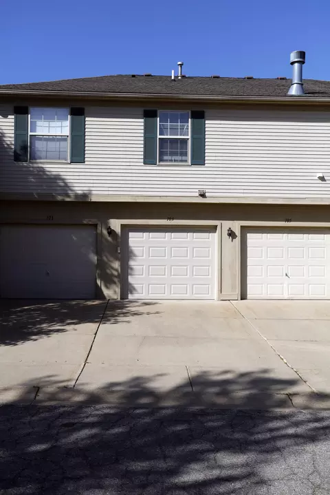 103 Commons Cir, Saline, MI 48176 photo 21