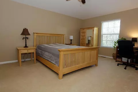 103 Commons Cir, Saline, MI 48176 photo 16