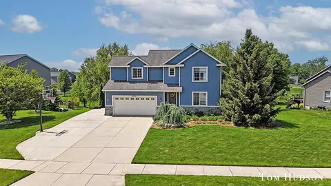 3510 Tearose Dr, Hudsonville, MI 49426