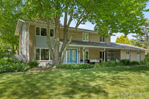 780 Greenbrier Dr SE, Grand Rapids, MI 49546