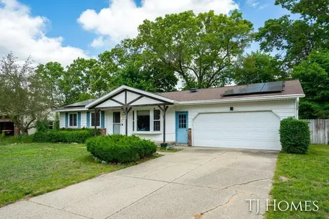 4536 Trail View Dr NE, Grand Rapids, MI 49525