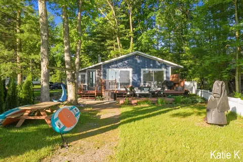 17710 Chippewa Trl, Howard City, MI 49329