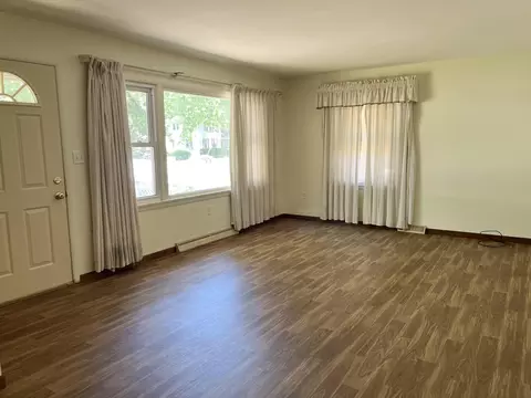 33 E Beech St, Fruitport, MI 49415 photo 5