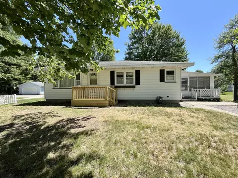 33 E Beech St, Fruitport, MI 49415 photo 3