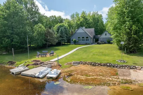 9772 Fawn Lake Dr, Canadian Lakes, MI 49346