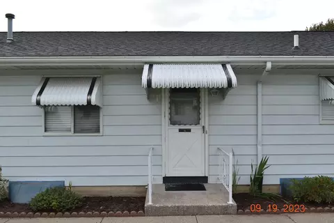 5880 Leisure South Dr SE, Kentwood, MI 49548