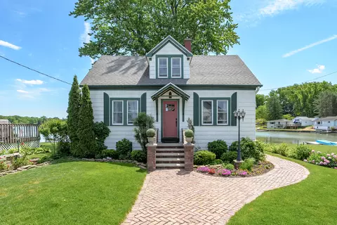 51829 Easy St, Paw Paw, MI 49079