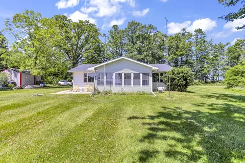 13537 Young Dr, Hudson, MI 49247
