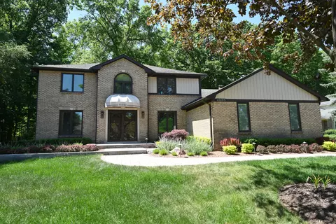 41493 Fawn Trl, Novi, MI 48375