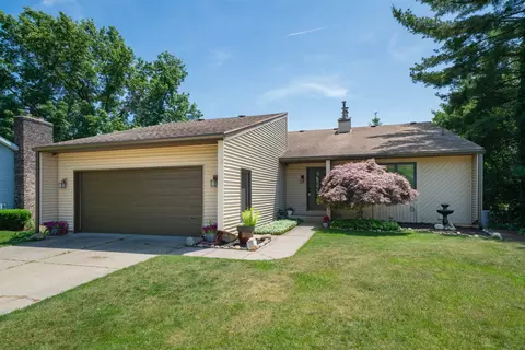 2880 Crooked Pine Ct SW, Grandville, MI 49418