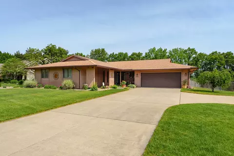 5626 Stoney Brook Rd, Kalamazoo, MI 49009