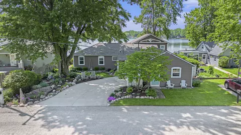 10887 Nugent Ave NE, Rockford, MI 49341