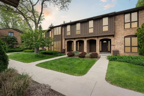 919 Greenhills Dr, Ann Arbor, MI 48105