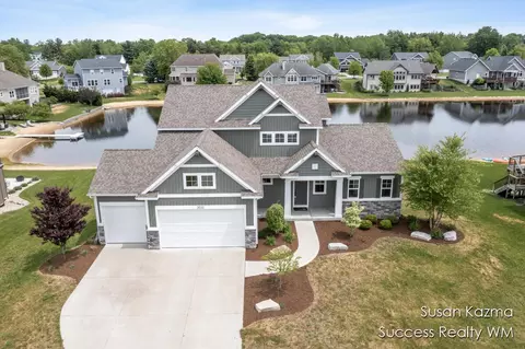 3032 Red Alder Dr, Holland, MI 49424