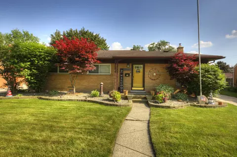 29205 Oriole St, Livonia, MI 48154