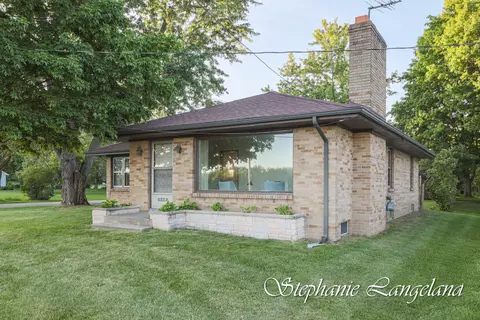 4223 Leonard St, Marne, MI 49435