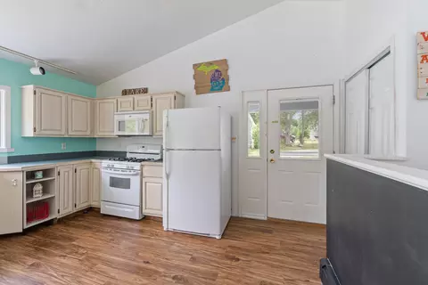 Kitchen - 11959 Greenbriar Dr, Jerome, MI 49249 photo 8 of 8