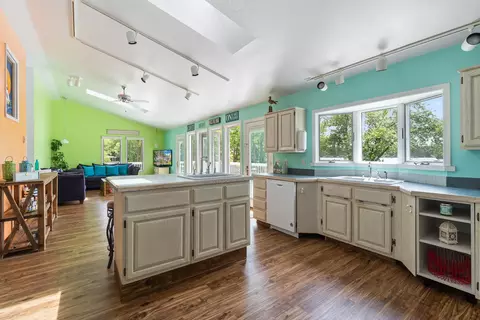 Kitchen - 11959 Greenbriar Dr, Jerome, MI 49249 photo 5 of 8